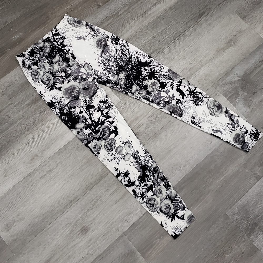 Butter-soft Infinity Raine patterned leggings - Picture 5 of 5